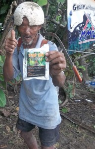 Salah satu petani yang ikut andil mengaplikasikan TOP BN untuk pengendalian hayati hama wereng