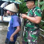 aksi Pak Tentara membantu petani